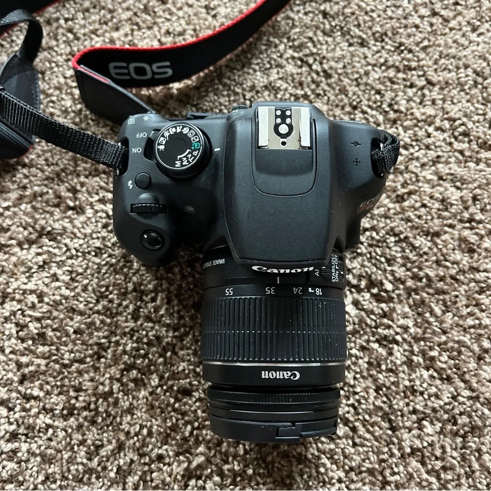 *IN NEED OF REPAIR* Canon EOS Rebel T5 Camera